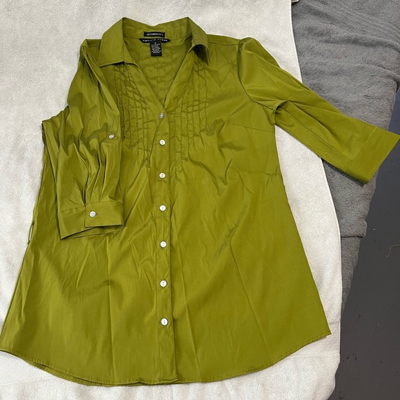 QUICK LIST! Fancy button down - Picture 1 of 6